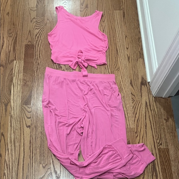 VS Heavenly Modal Lounge Set - Picture 8 of 10